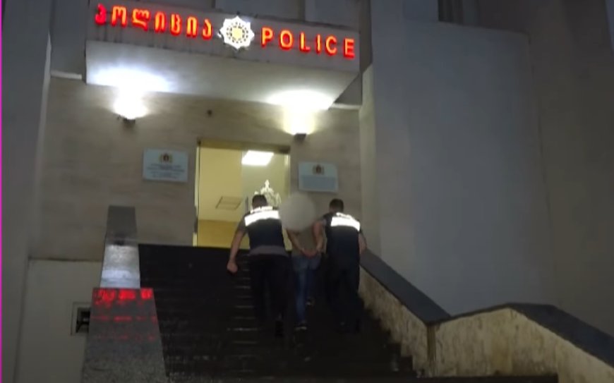 ახლახანს ხდება ცნობილი ვინ არის მამაკაცი რომელმაც ავლაბარში ბიჭი მოკლა “მკვლელობა ჩხუბს მოჰყვა. ბიჭი ადგილზე გარდაიცვალა..." (ვიდეო)